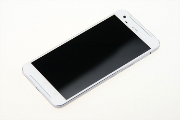 HTC One X9: появиха се прес-снимки на металния смартфон