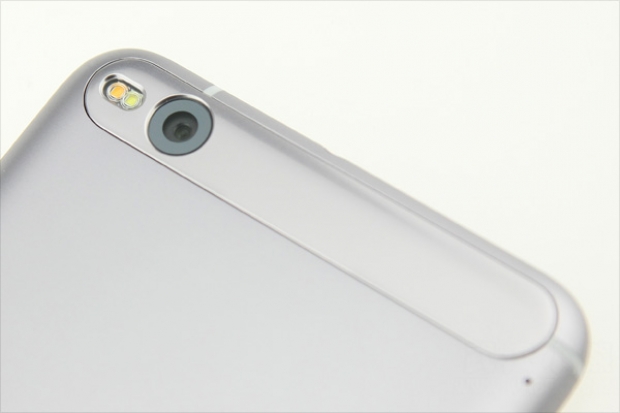 HTC One X9: появиха се прес-снимки на металния смартфон