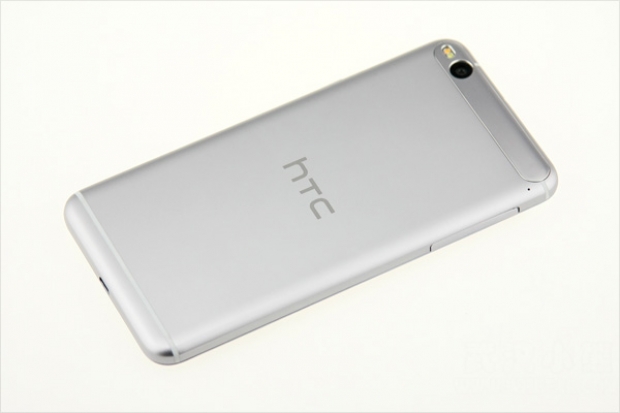 HTC One X9: появиха се прес-снимки на металния смартфон