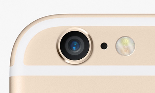 Над 800 специалиста работят по камерата на iPhone