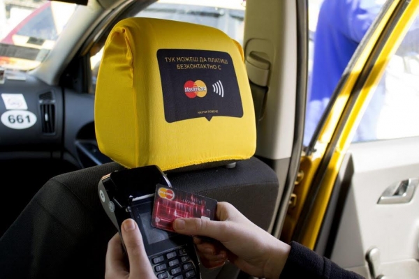 MasterCard предоставя възможност за безконтактни плащания на пътуващите с такси в България