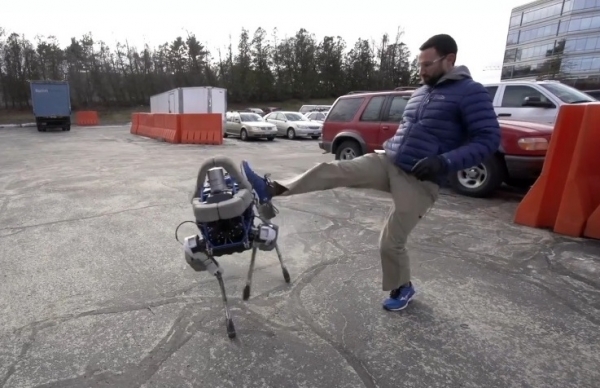 Boston Dynamics представи безшумния четириног робот Spot