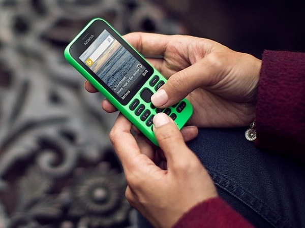 В Индия започнаха продажбите на смартфона Nokia 215 Dual SIM