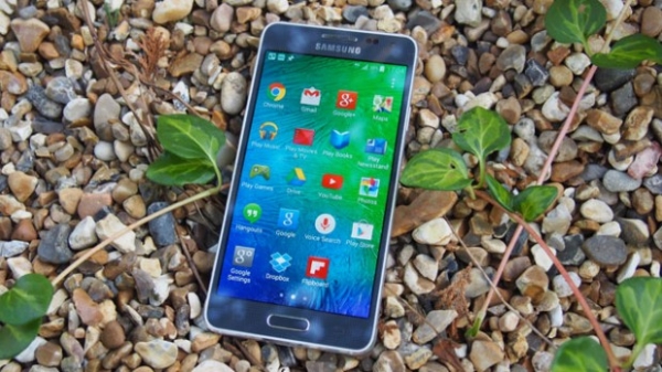 Samsung спира производството на Galaxy Alpha