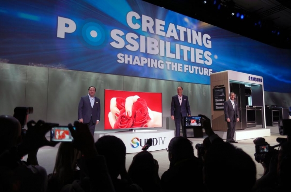 Samsung Electronics представя своята визия за смарт ежедневие на CES 2015, свързвайки технологии,  съдържание и услуги