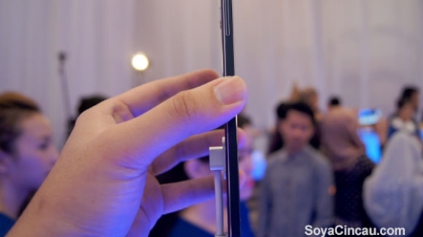 Samsung показа най-тънкият си телефон в Малайзия