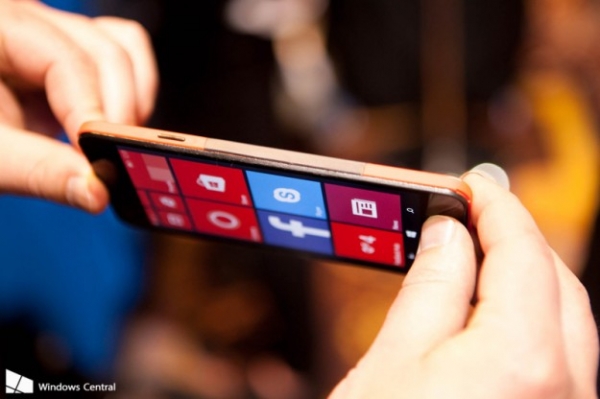 CES 2015: Yezz Billy 5S LTE – WP смартфон с LTE