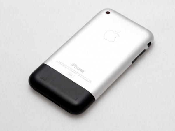 Изминаха 8 години от анонса на оригиналния iPhone