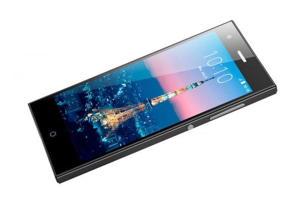 ZTE Blade V2: простичък смартфон за селфита