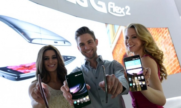 LG съобщи цената и датата на започване продажбите на смартфона LG G Flex 2