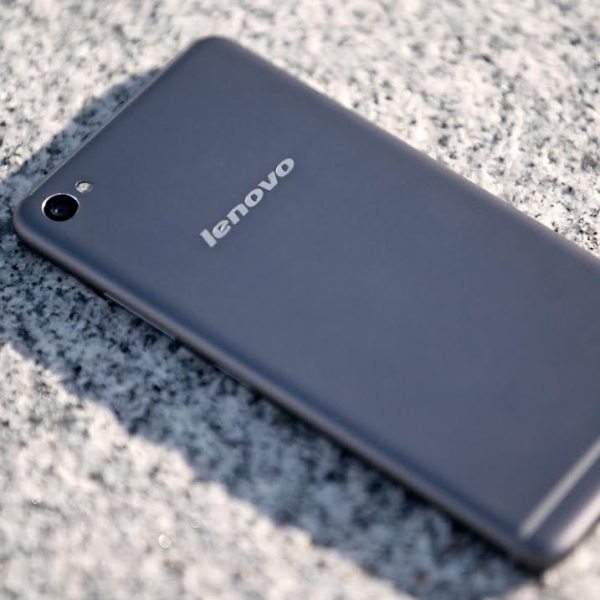 Смартфонът S90 на Lenovo – стилен алуминиев корпус и перфектни нощни селфита с иновативната LED светкавица