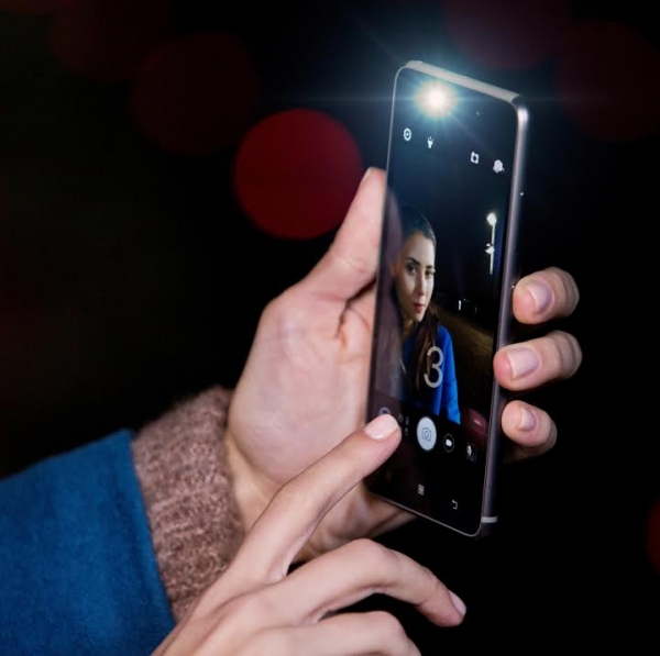 Смартфонът S90 на Lenovo – стилен алуминиев корпус и перфектни нощни селфита с иновативната LED светкавица