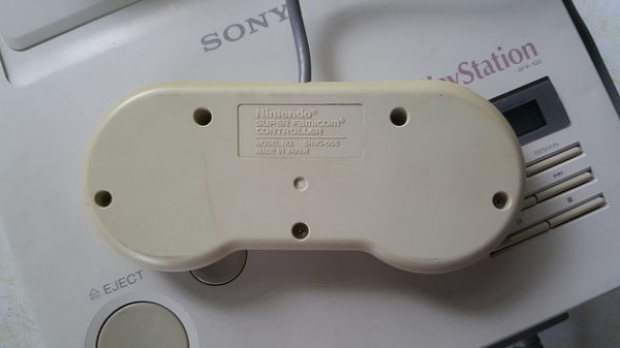 Появиха се снимки на свръхрядка Sony PlayStation SNES конзола