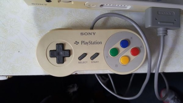 Появиха се снимки на свръхрядка Sony PlayStation SNES конзола