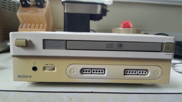 Появиха се снимки на свръхрядка Sony PlayStation SNES конзола