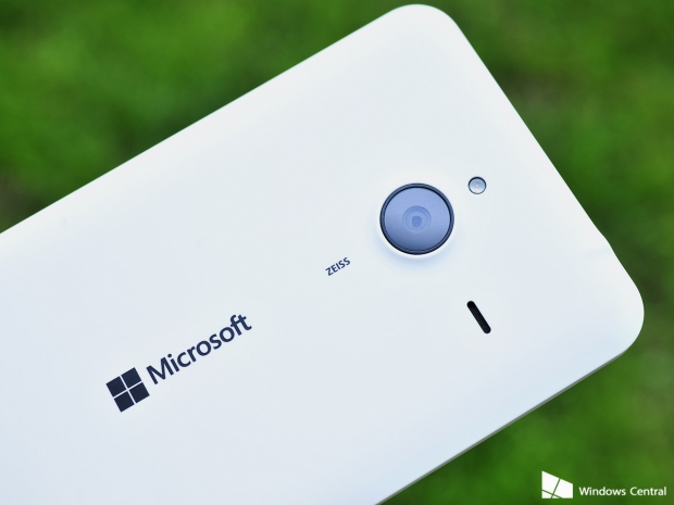 През 2016 година се очакват смартфоните Surface с ОС Windows 10 Mobile и процесори Intel Atom