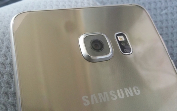 Първи снимки на Samsung Galaxy S6 Plus
