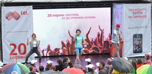 Празничното  турне с Рафи за 20 години Мтел продължава в Хасково
