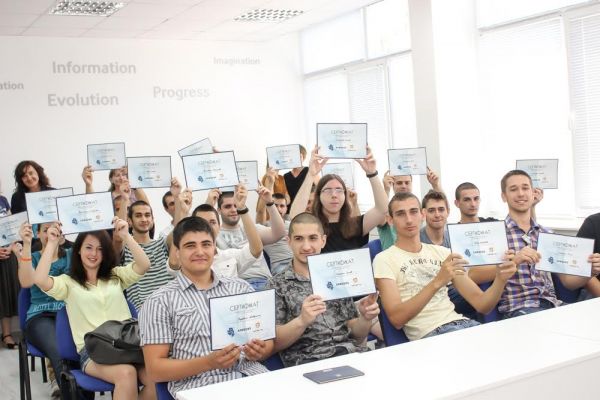 20 младежи повишиха дигиталните си умения и възможностите за професионална реализация