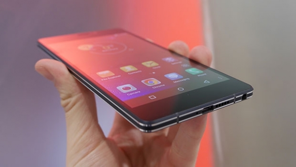 MWC 2015: анонс на тънкия смартфон KAZAM Tornado 552L
