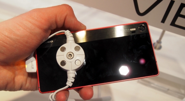 Първи впечатления от смартфона Lenovo Vibe Shot