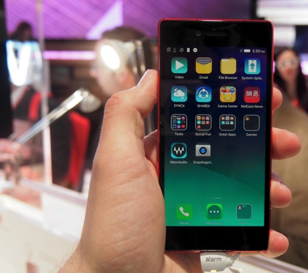 Първи впечатления от смартфона Lenovo Vibe Shot