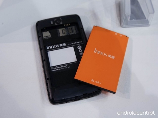 Innos D6000: смартфон с две акумулаторни батерии и USB Type-C
