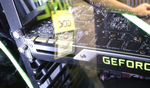 Нови снимки позволяват да видим особеностите на конструкцията на NVIDIA GeForce GTX TITAN-X