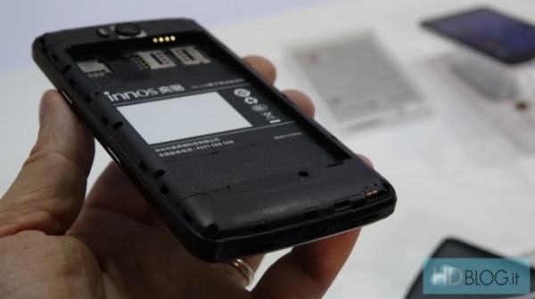 Innos D6000: смартфон с две акумулаторни батерии и USB Type-C