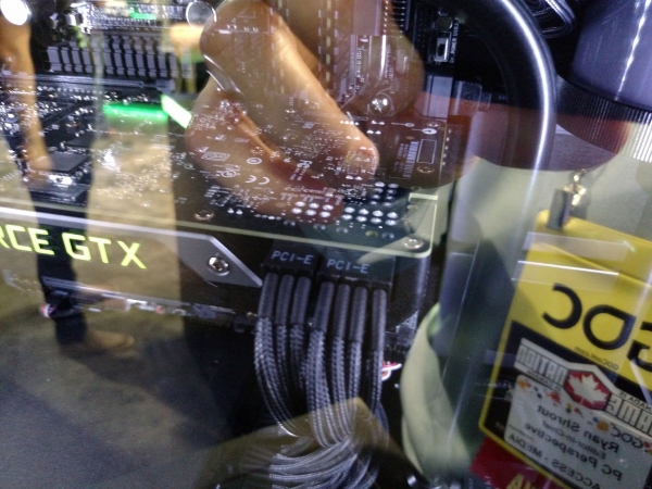 Нови снимки позволяват да видим особеностите на конструкцията на NVIDIA GeForce GTX TITAN-X