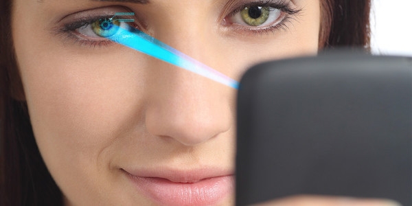 Lumia 940 получи скенер на ириса и фирмен док