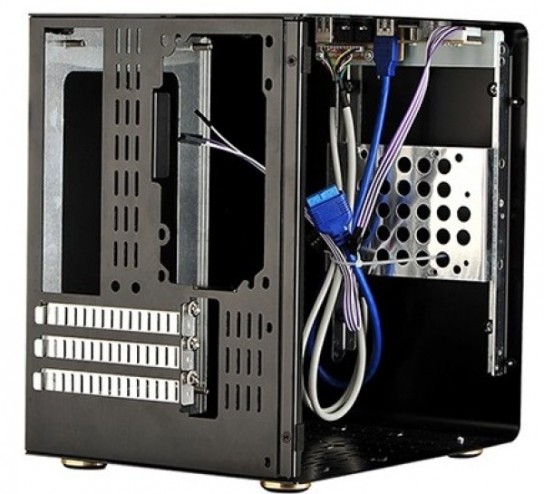 X2 CUBE MAX – поредният могъщ кубичен корпус на европейския пазар