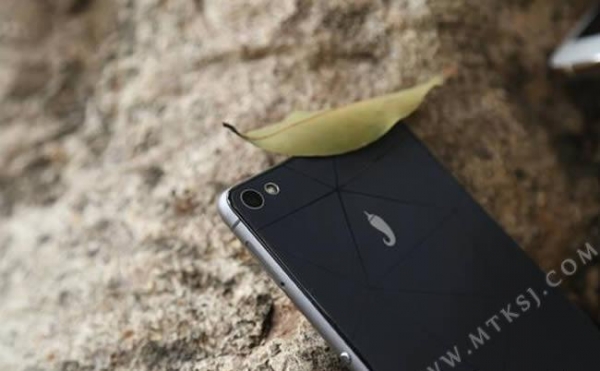 Анонс на китайския смартфон Beidou Little Pepper 7 с 20 MP предна камера