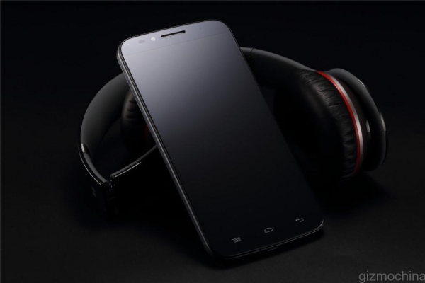 Започнаха продажбите на смартфона UMI EMAX с 5,5-инчов дисплей и 3780 mAh акумулаторна батерия