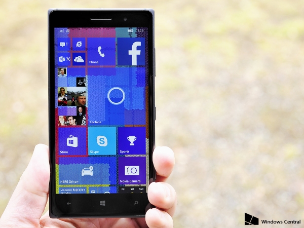 Клип, демонстриращ работата на Windows 10 for Phones с компютърна мишка и клавиатура