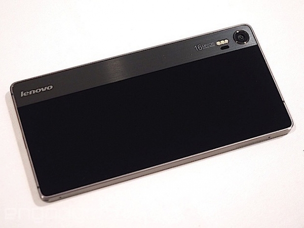 Смартфонът-фотоапарат Lenovo Vibe Shot струва 2