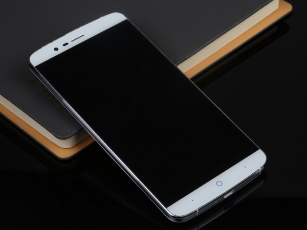Elephone P8000: смартфон с 5,5 инчов FHD дисплей, 3 GB оперативна памет и 4200 mAh акумулаторна батерия