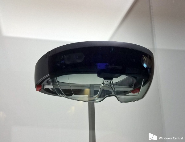 Обикновените хартиени книги могат да станат интерактивни с помощта на Microsoft Hololens