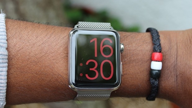 Apple сваля цената на Apple Watch с 50 долара, ако си купите iPhone