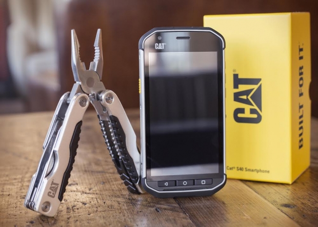 Новите CAT S30 и CAT S40 вече в магазините на VIVACOM