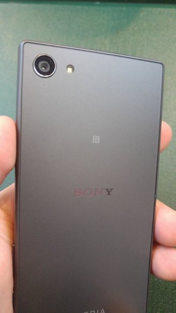 Ревю на Sony Xperia Z5 Compact: малък, но флагман