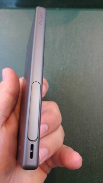 Ревю на Sony Xperia Z5 Compact: малък, но флагман