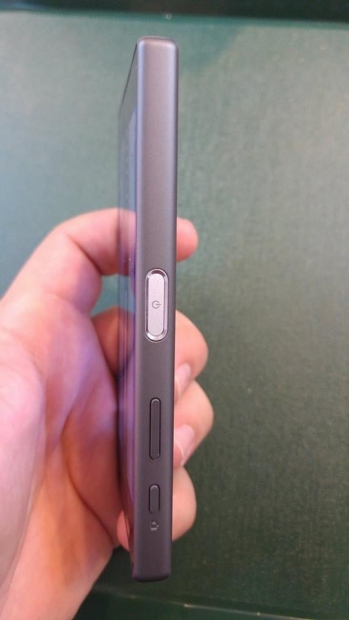 Ревю на Sony Xperia Z5 Compact: малък, но флагман