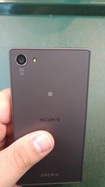 Ревю на Sony Xperia Z5 Compact: малък, но флагман