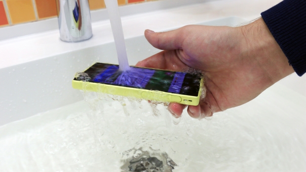 Ревю на Sony Xperia Z5 Compact: малък, но флагман