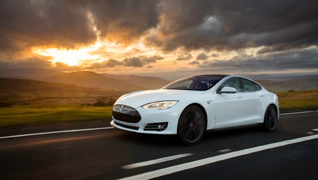 Tesla готова да изтегли 90 000 Model S коли заради един развален колан