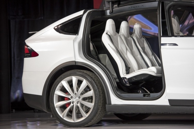 Най-евтиният модел Tesla Model X струва  000