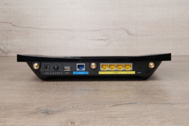 Ревю на TP-LINK Touch P5: Първият рутер на компанията със сензорен екран