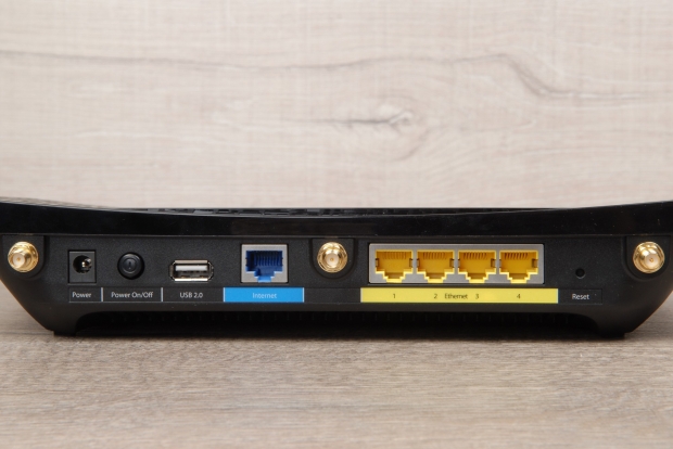 Ревю на TP-LINK Touch P5: Първият рутер на компанията със сензорен екран