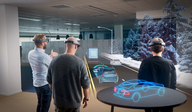 Microsoft уволнява създателите на очилата за допълнена реалност HoloLens